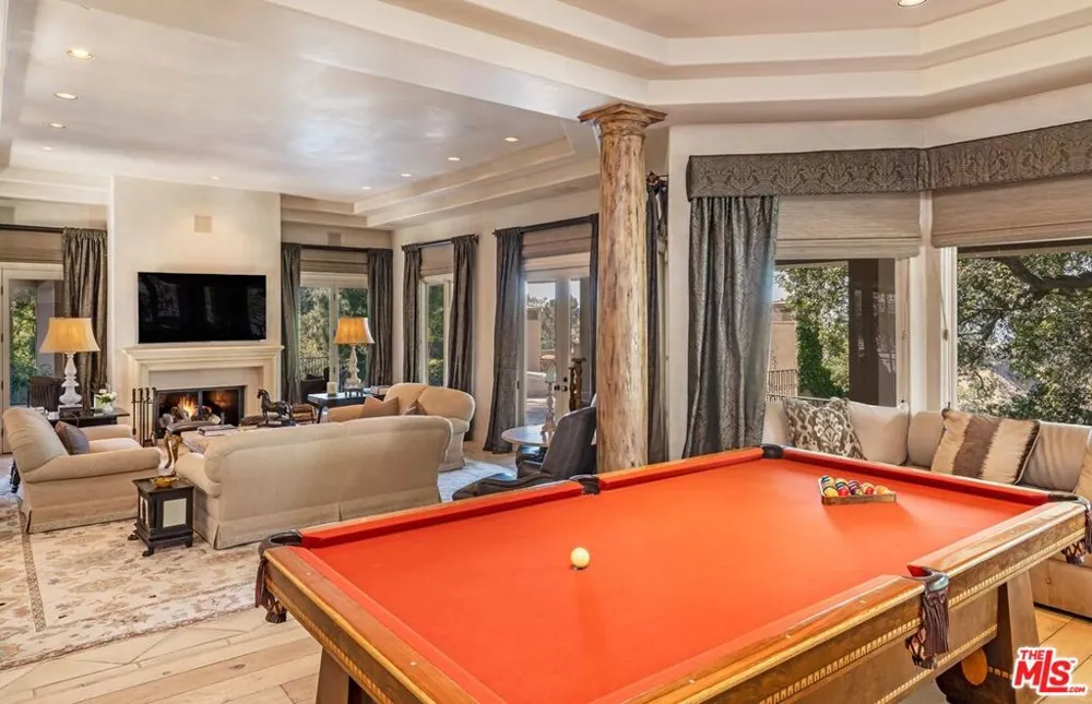 14701 Mulholland Drive Los Angeles, CA 90077