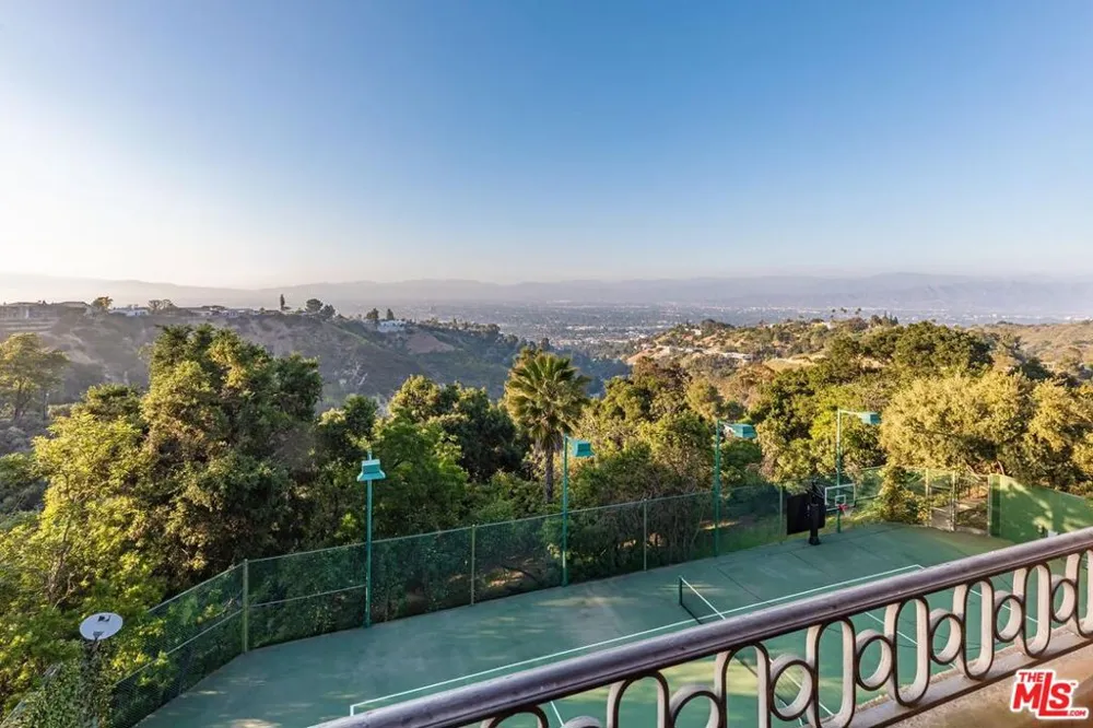 14701 Mulholland Drive Los Angeles, CA 90077