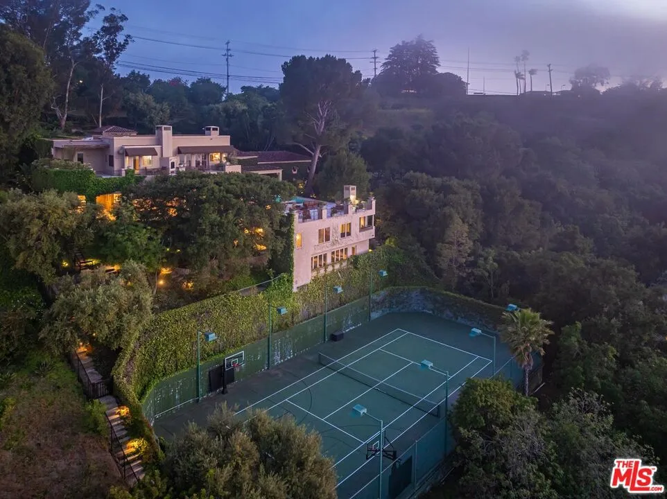 14701 Mulholland Drive Los Angeles, CA 90077