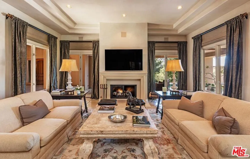 14701 Mulholland Drive Los Angeles, CA 90077
