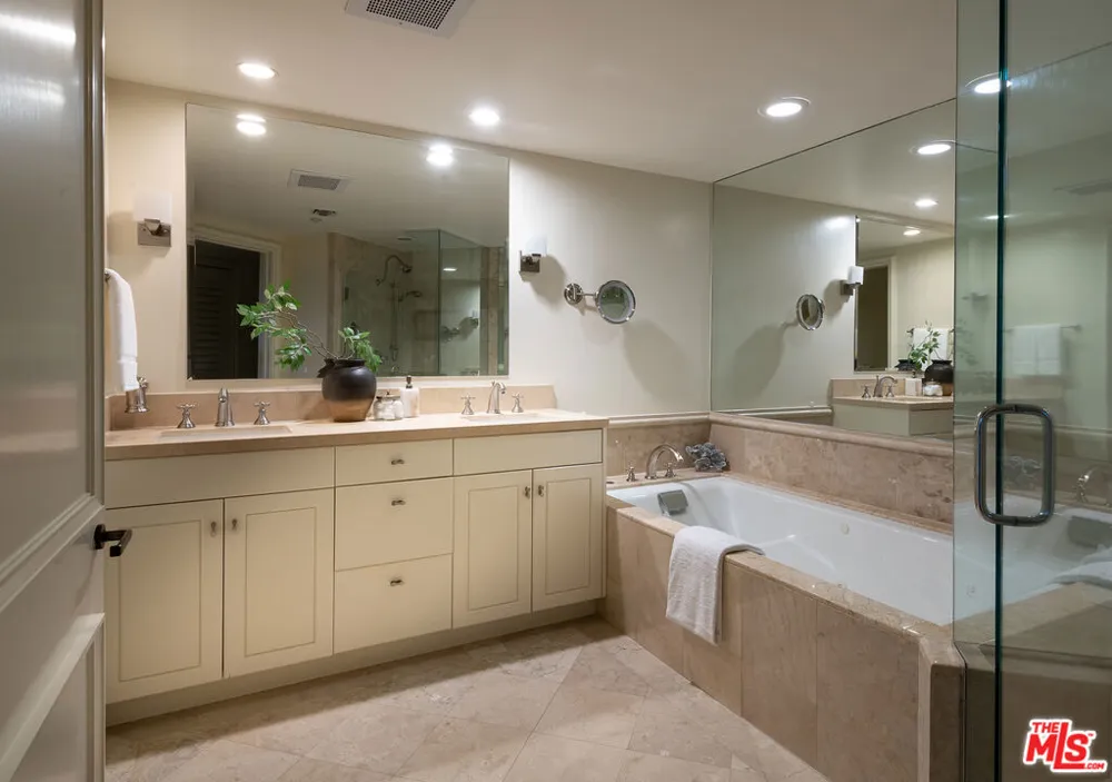 701 Ocean Avenue #301 Santa Monica, CA 90402