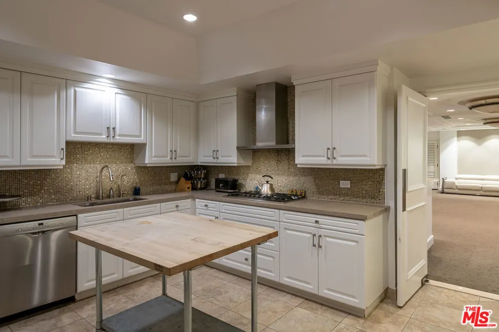 701 Ocean Avenue #301 Santa Monica, CA 90402