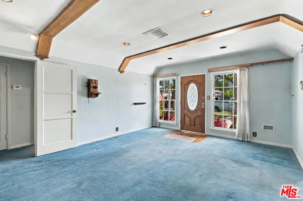 5031 Nagle Avenue Los Angeles, CA 91423