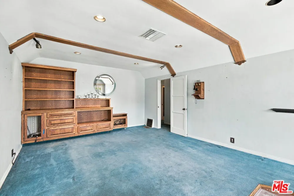 5031 Nagle Avenue Los Angeles, CA 91423