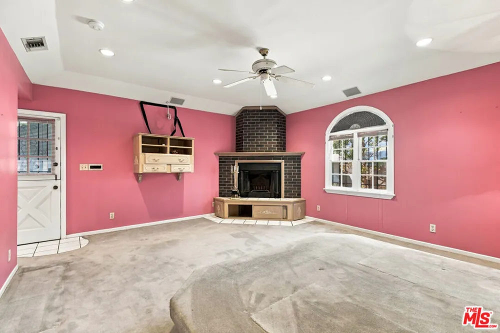 5031 Nagle Avenue Los Angeles, CA 91423