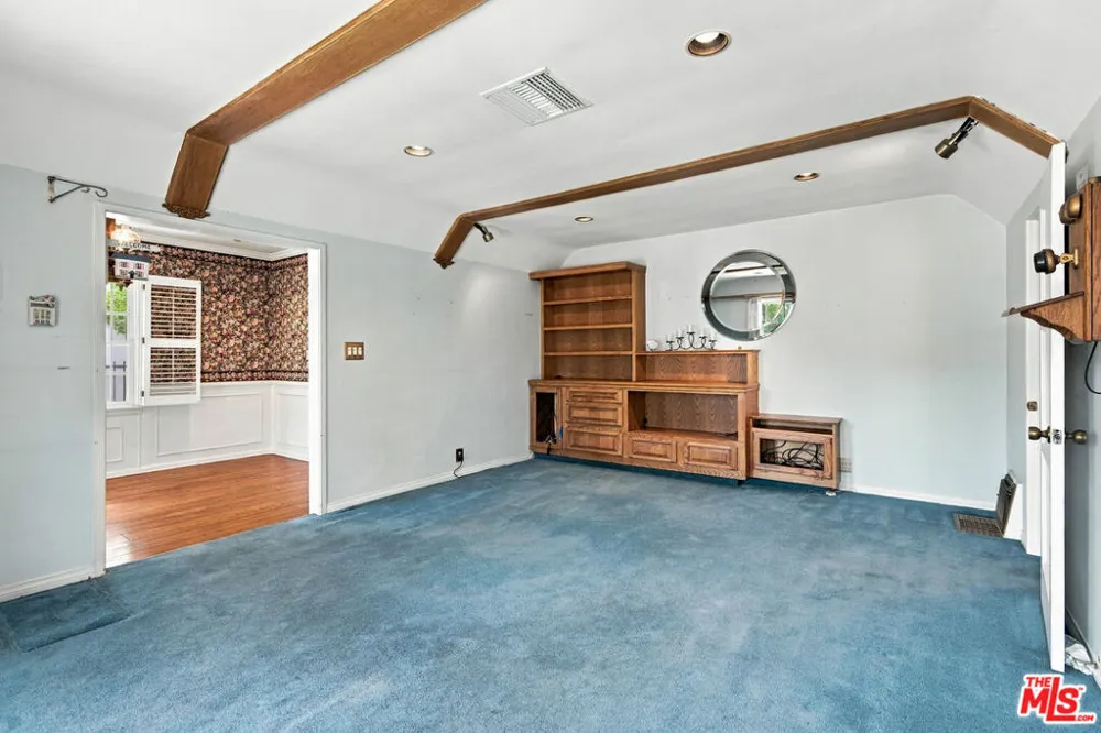 5031 Nagle Avenue Los Angeles, CA 91423