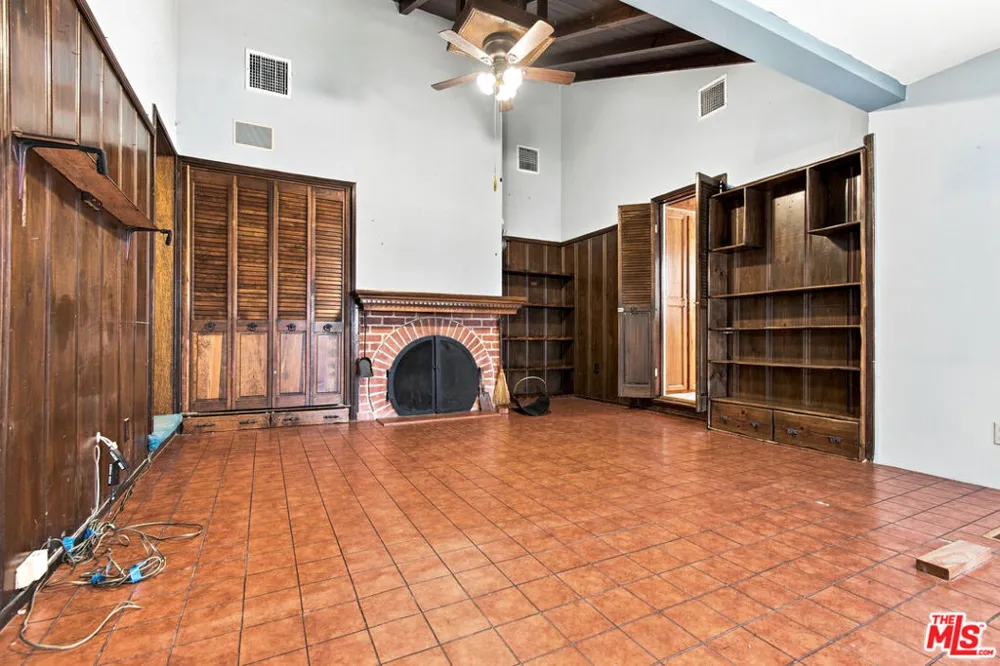 5031 Nagle Avenue Los Angeles, CA 91423