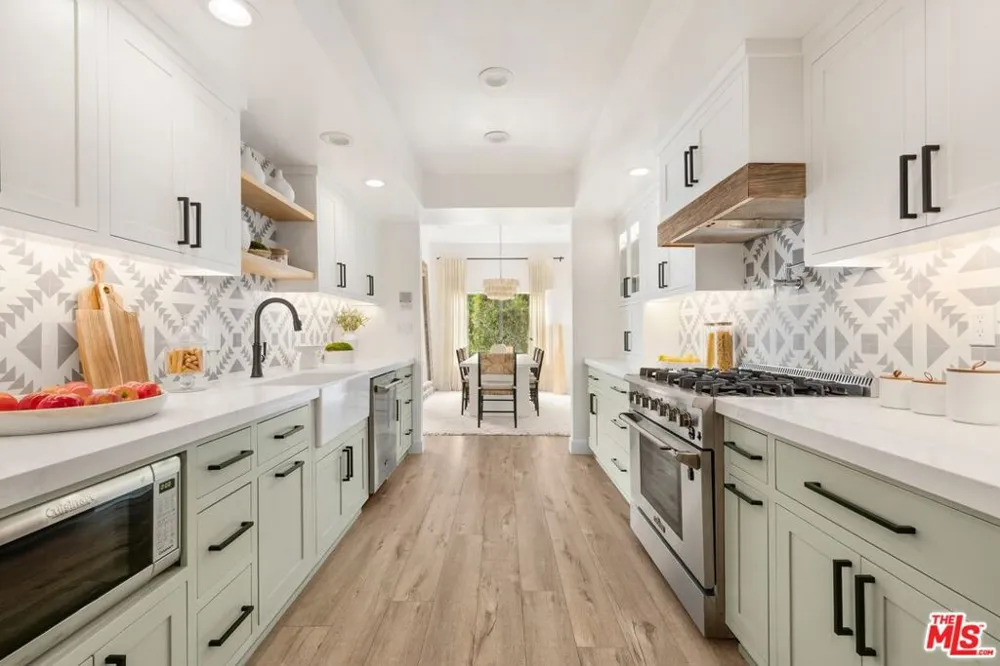 1618 Michael Lane Los Angeles, CA 90272