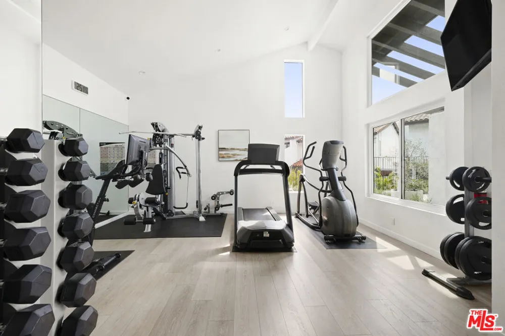 1618 Michael Lane Los Angeles, CA 90272