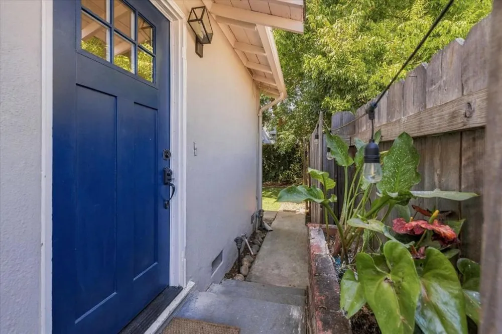 653 San Benito Avenue Menlo Park, CA 94025