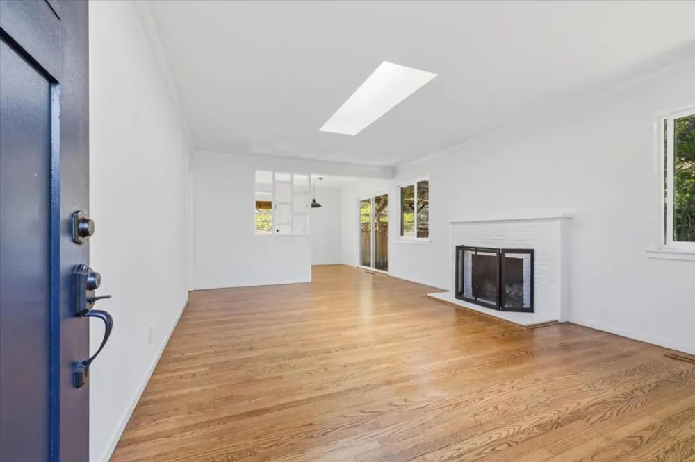 653 San Benito Avenue Menlo Park, CA 94025