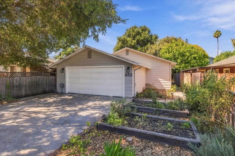 653 San Benito Avenue Menlo Park, CA 94025