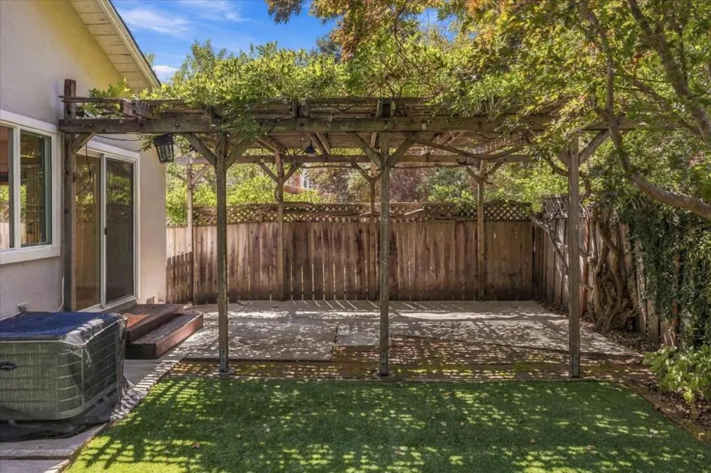 653 San Benito Avenue Menlo Park, CA 94025