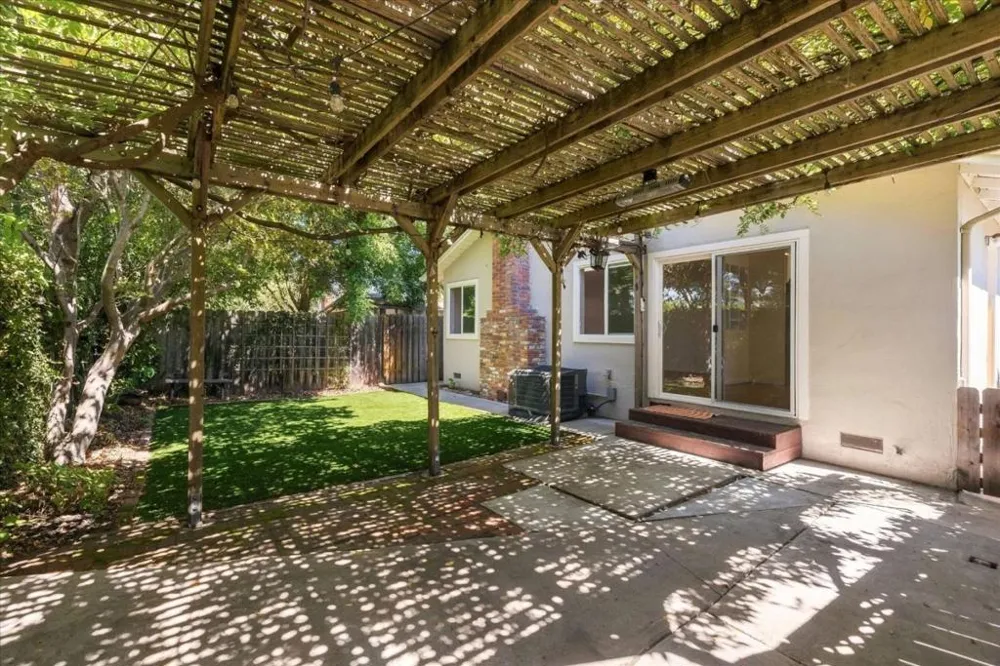 653 San Benito Avenue Menlo Park, CA 94025