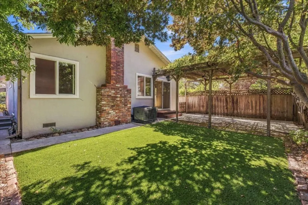 653 San Benito Avenue Menlo Park, CA 94025