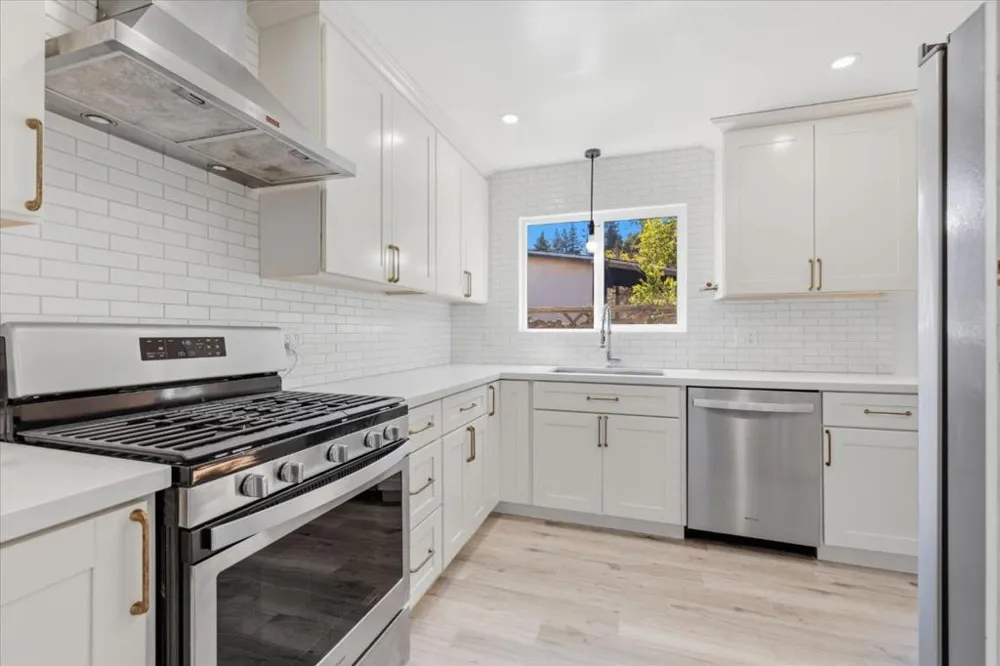 653 San Benito Avenue Menlo Park, CA 94025