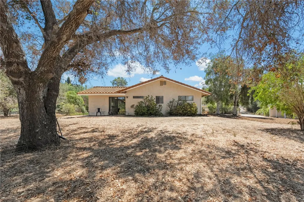 1732 E Mission Road Fallbrook, CA 92028