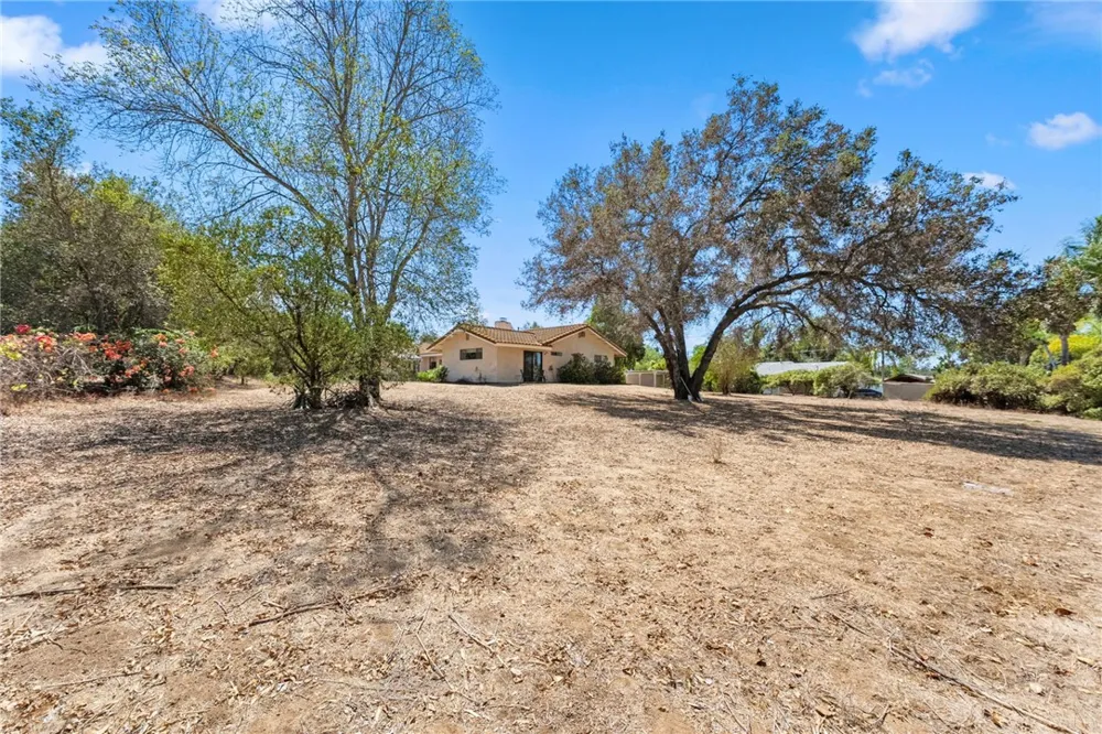 1732 E Mission Road Fallbrook, CA 92028