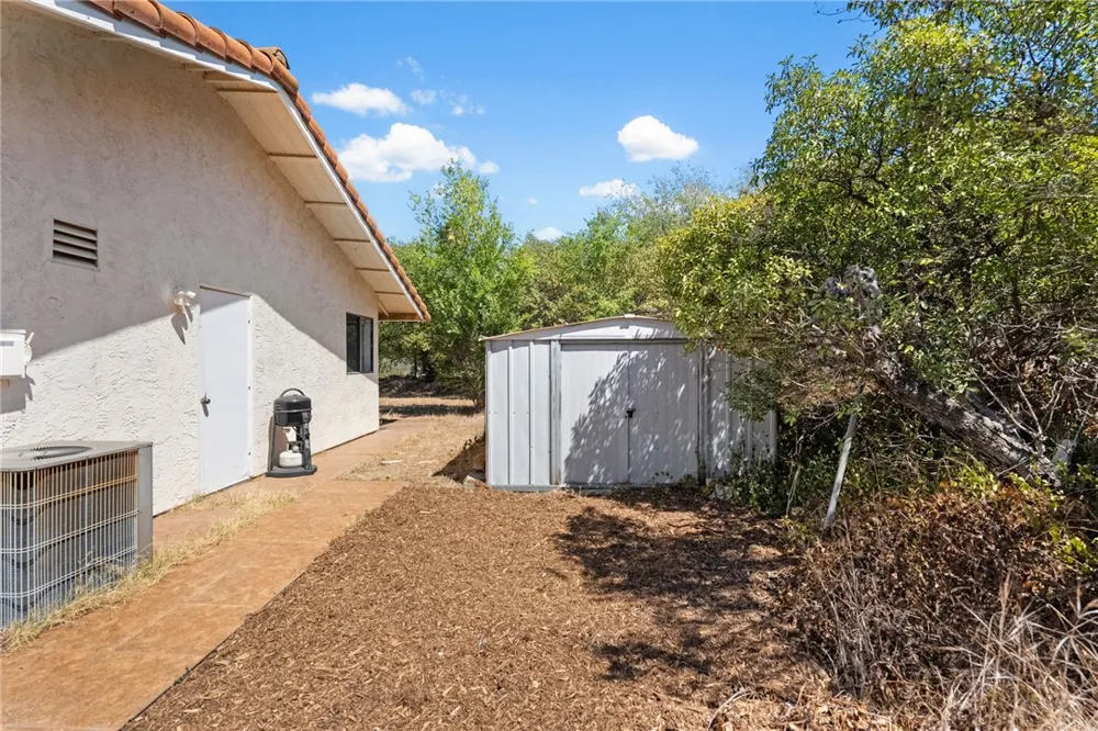 1732 E Mission Road Fallbrook, CA 92028