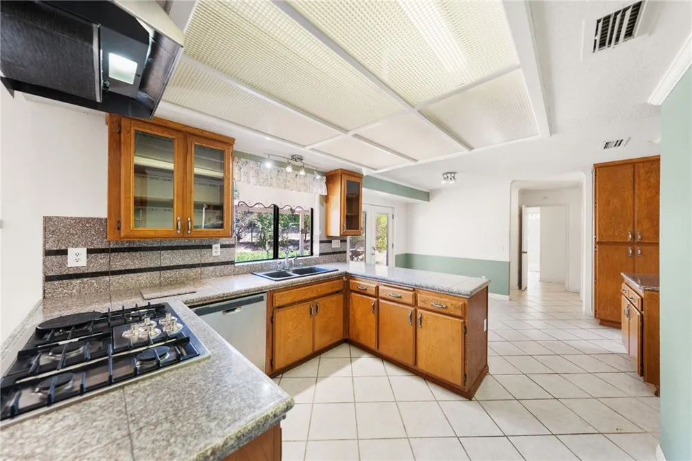 1732 E Mission Road Fallbrook, CA 92028