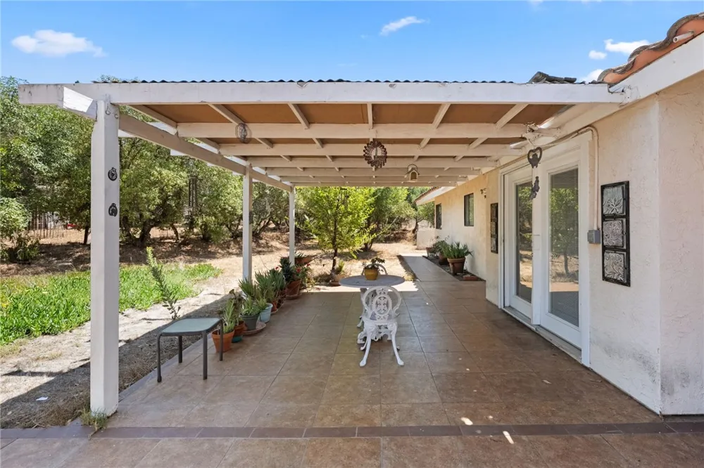 1732 E Mission Road Fallbrook, CA 92028