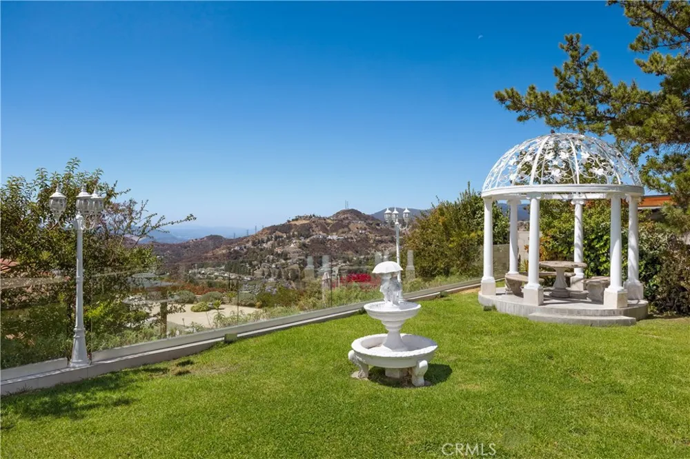 3851 Karen Lynn Drive Glendale, CA 91206