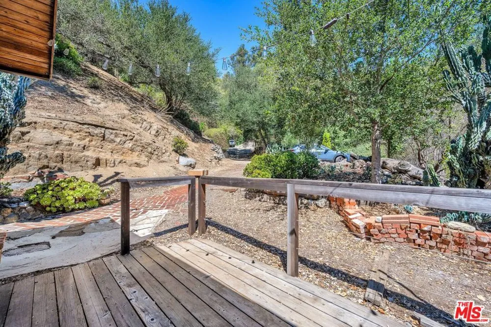 2519 Horse Shoe Canyon Road Los Angeles, CA 90046
