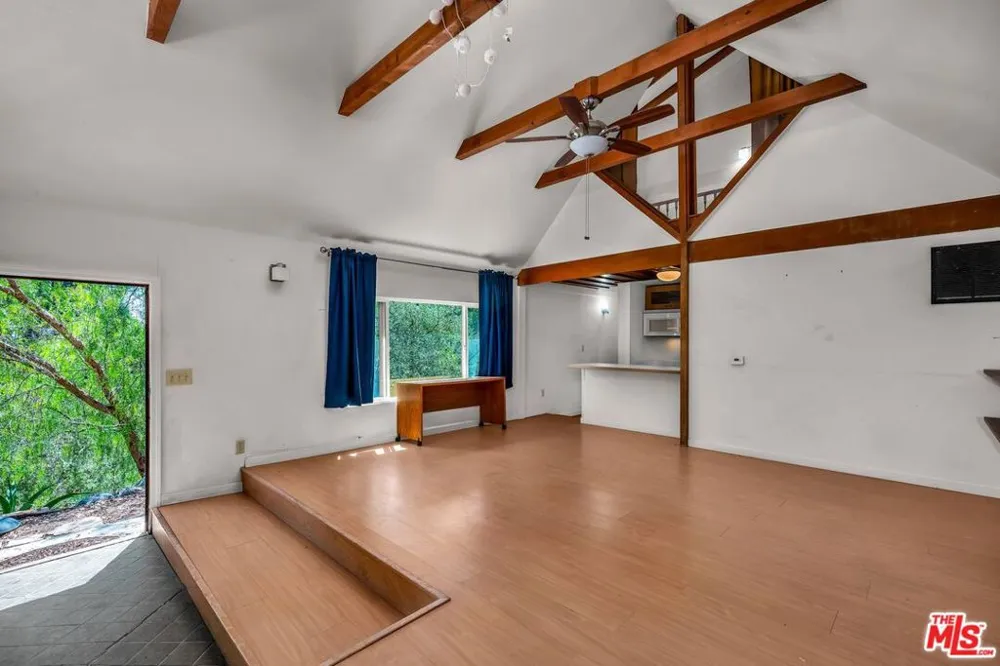 2519 Horse Shoe Canyon Road Los Angeles, CA 90046