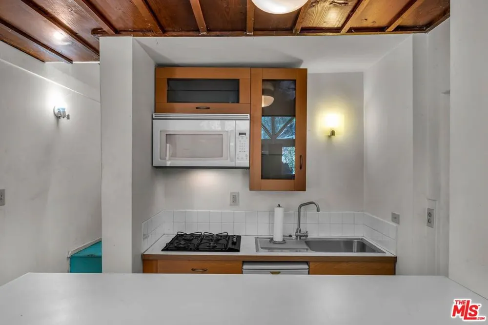 2519 Horse Shoe Canyon Road Los Angeles, CA 90046