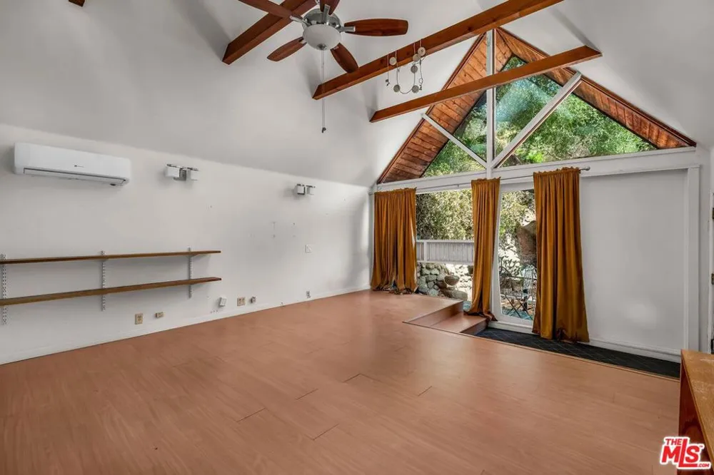 2519 Horse Shoe Canyon Road Los Angeles, CA 90046
