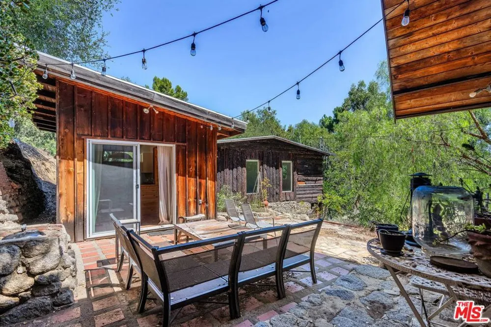 2519 Horse Shoe Canyon Road Los Angeles, CA 90046