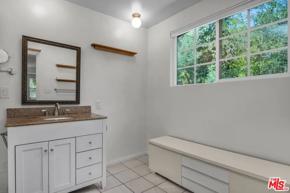 2519 Horse Shoe Canyon Road Los Angeles, CA 90046