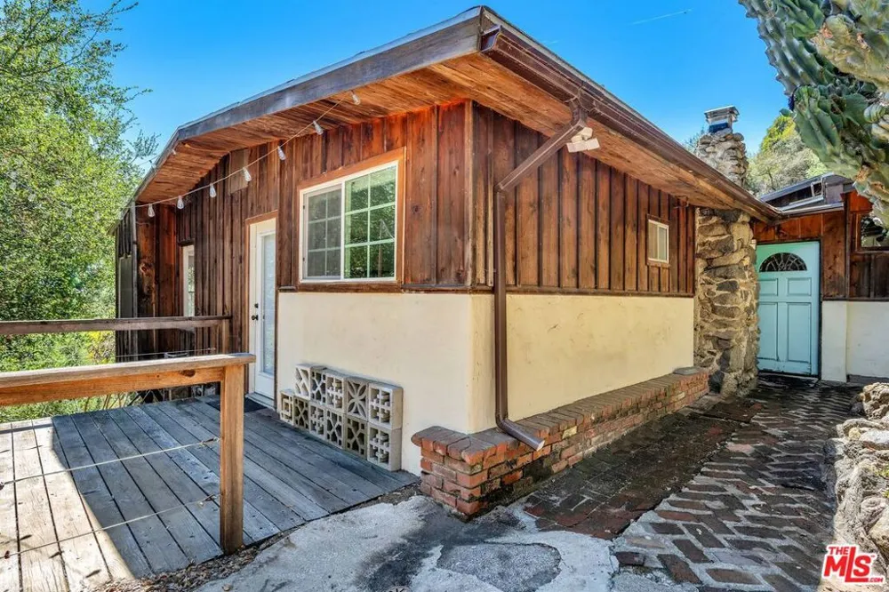 2519 Horse Shoe Canyon Road Los Angeles, CA 90046