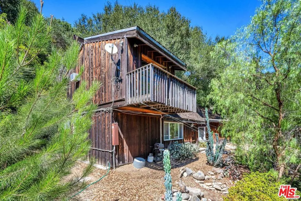 2519 Horse Shoe Canyon Road Los Angeles, CA 90046