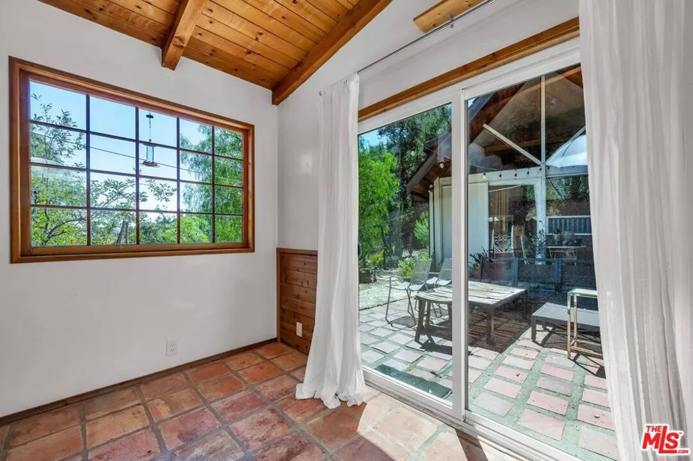 2519 Horse Shoe Canyon Road Los Angeles, CA 90046
