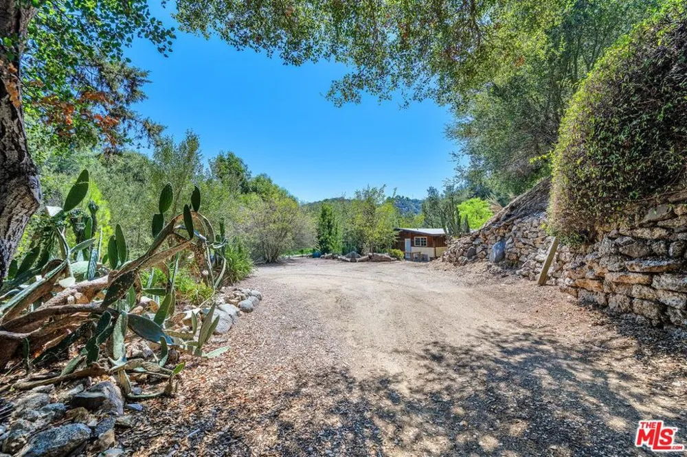 2519 Horse Shoe Canyon Road Los Angeles, CA 90046