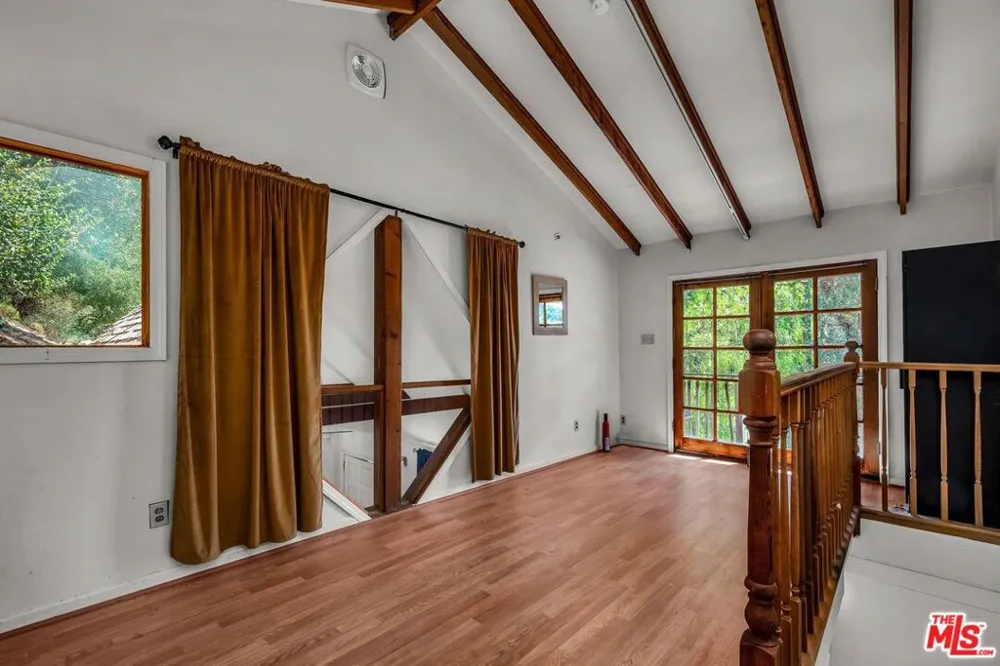 2519 Horse Shoe Canyon Road Los Angeles, CA 90046