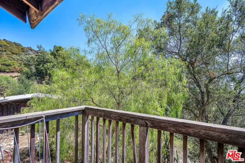 2519 Horse Shoe Canyon Road Los Angeles, CA 90046