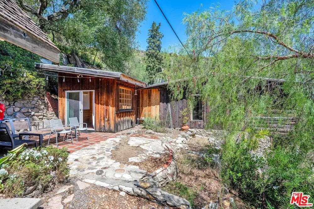 2519 Horse Shoe Canyon Road Los Angeles, CA 90046