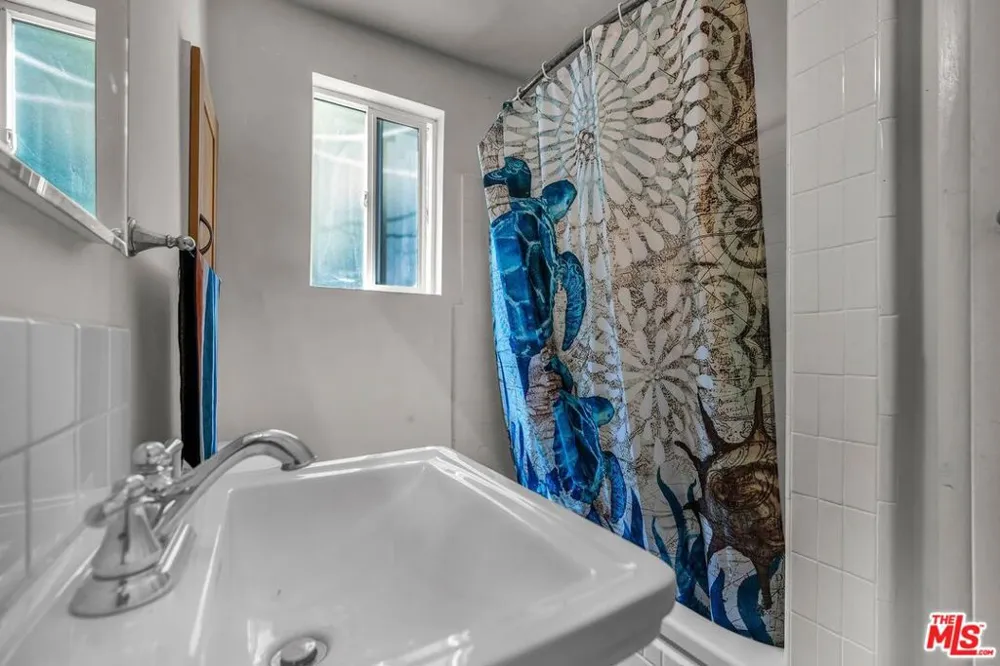 2519 Horse Shoe Canyon Road Los Angeles, CA 90046