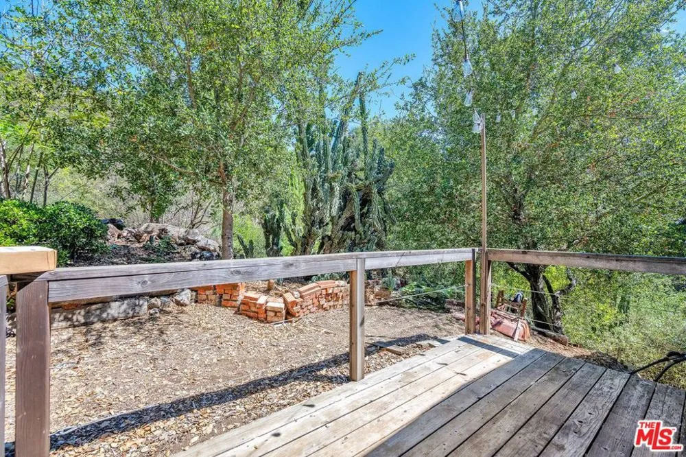 2519 Horse Shoe Canyon Road Los Angeles, CA 90046