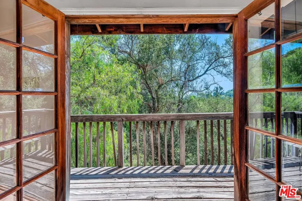 2519 Horse Shoe Canyon Road Los Angeles, CA 90046