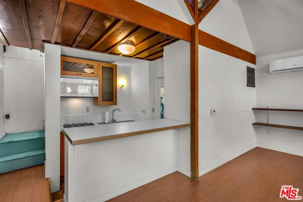 2519 Horse Shoe Canyon Road Los Angeles, CA 90046