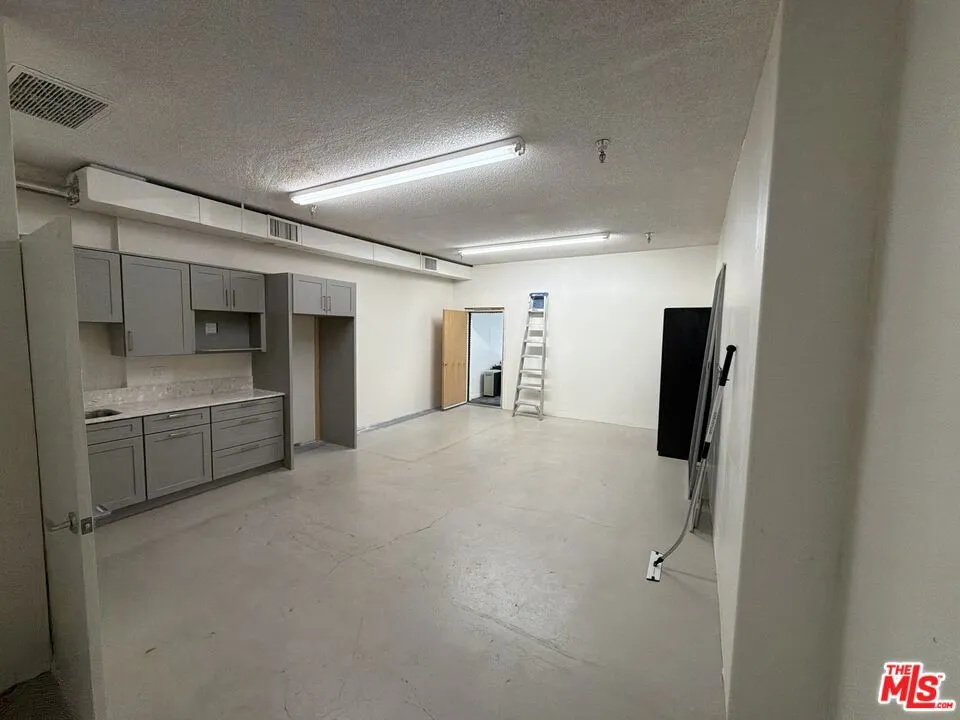 555 Commercial Road #6 Palm Springs, CA 92262