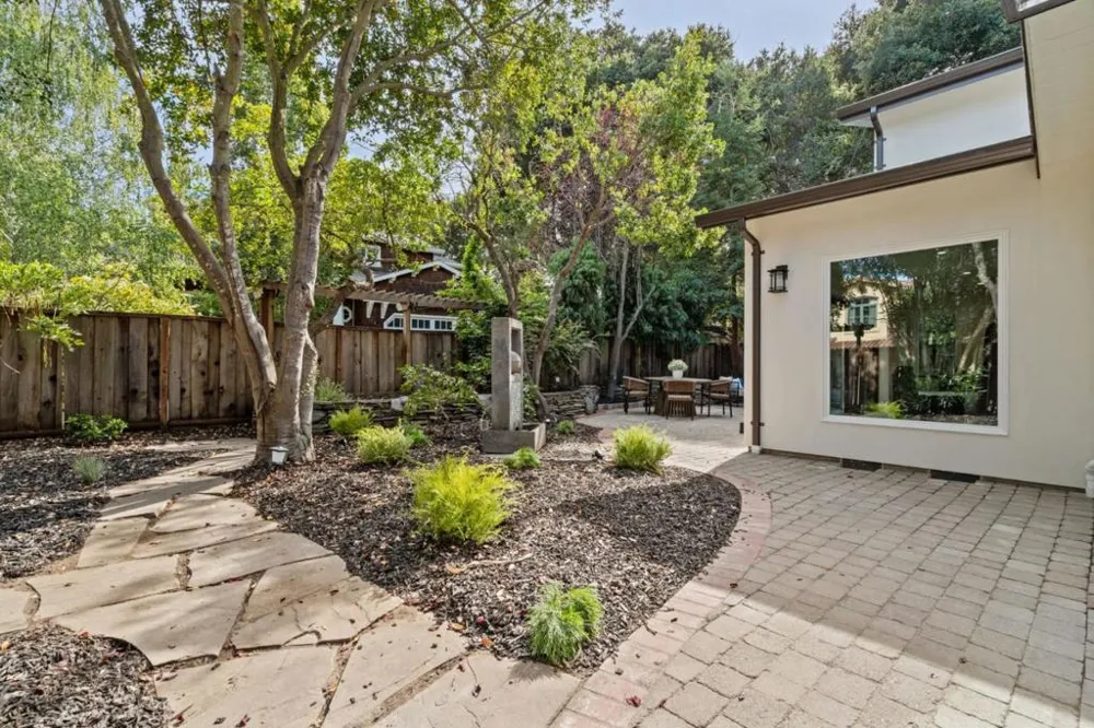 38 Bishop Lane Menlo Park, CA 94025