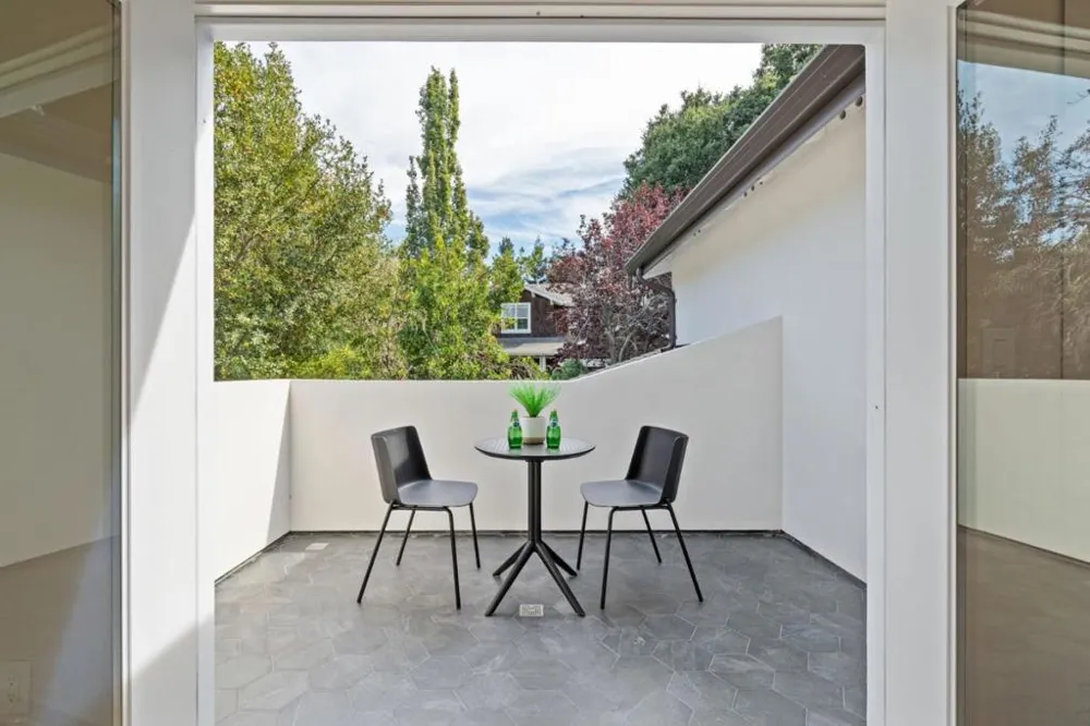 38 Bishop Lane Menlo Park, CA 94025