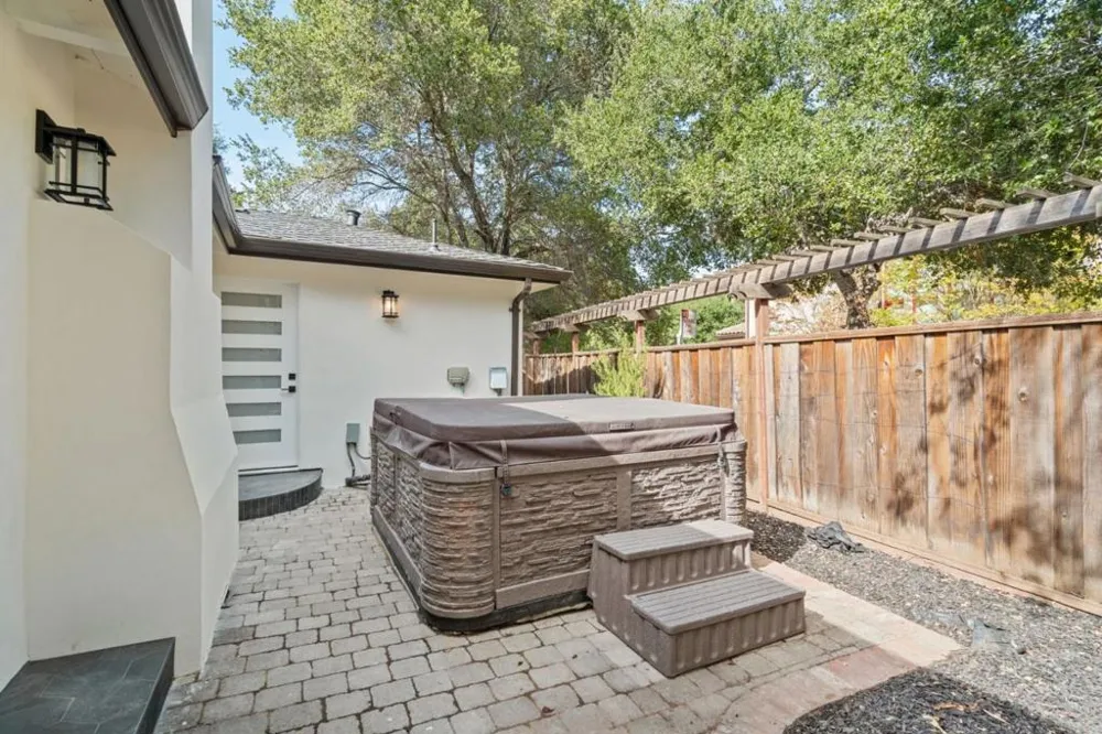 38 Bishop Lane Menlo Park, CA 94025