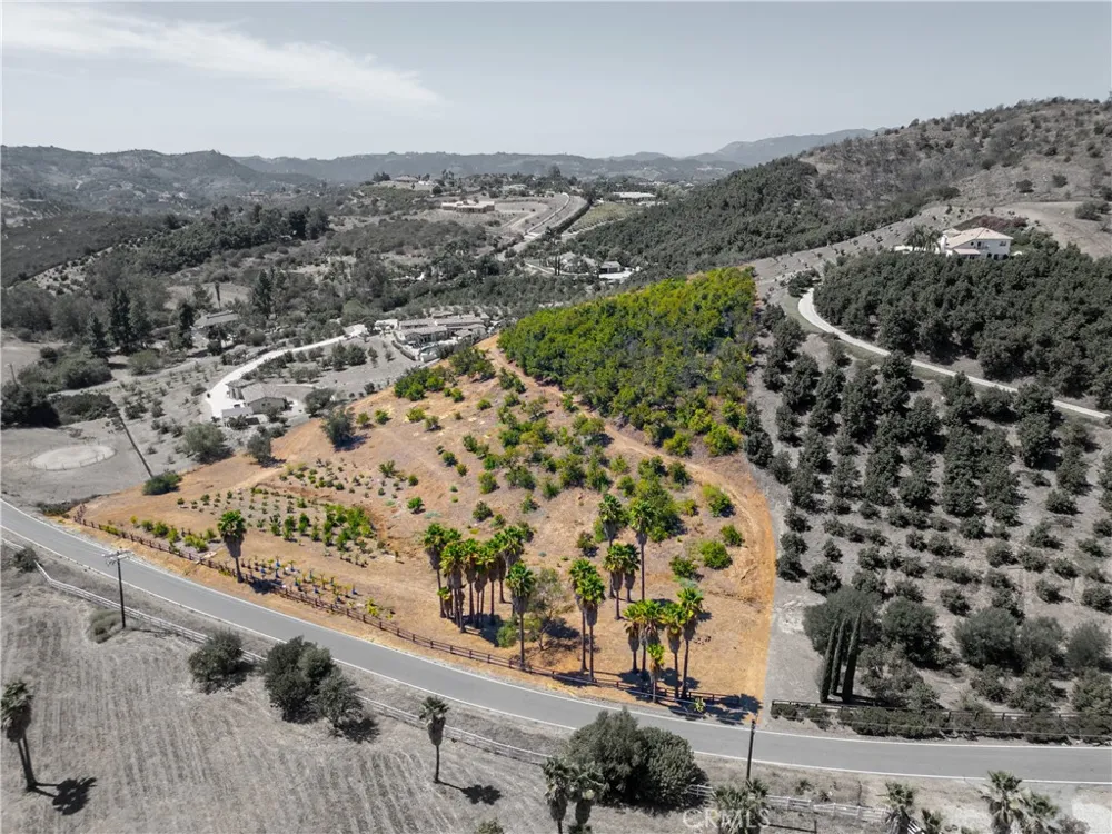 Via Vaquero Temecula, CA 92590