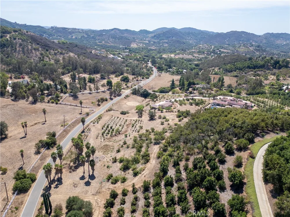 Via Vaquero Temecula, CA 92590