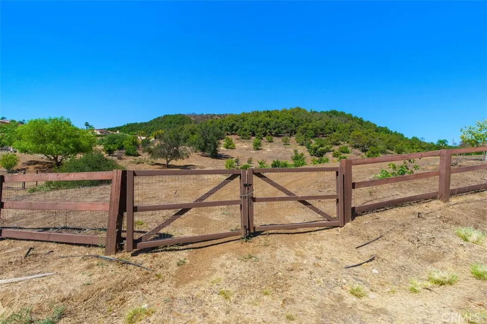 Via Vaquero Temecula, CA 92590